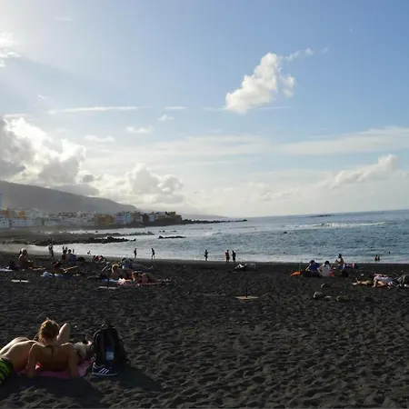 Designer 1 Bedroom White Tree 2 Minutes To The In The Center, Puerto De La Cruz, Tenerife *