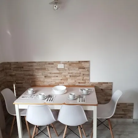 Designer 1 Bedroom White Tree 2 Minutes To The In The Center, Puerto De La Cruz, Tenerife Apartamento *