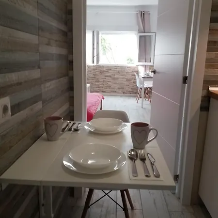 Designer 1 Bedroom White Tree 2 Minutes To The In The Center, Puerto De La Cruz, Tenerife Apartamento