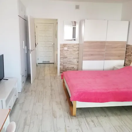 Designer 1 Bedroom White Tree 2 Minutes To The In The Center, Puerto De La Cruz, Tenerife Apartamento