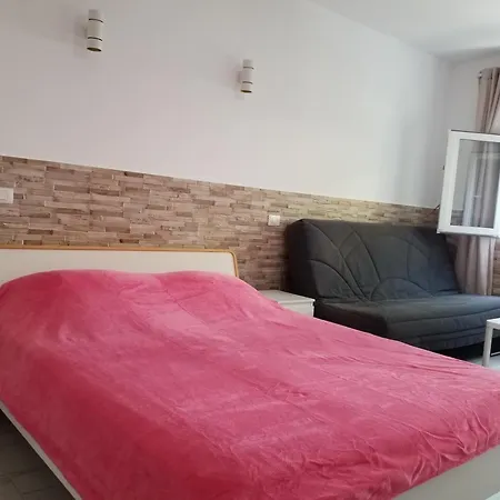 Designer 1 Bedroom White Tree 2 Minutes To The In The Center, Puerto De La Cruz, Tenerife Apartamento *